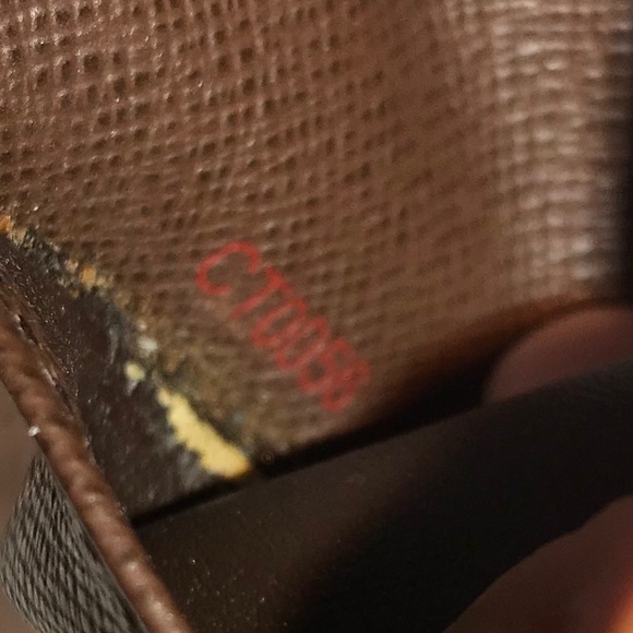 Louis Vuitton 6 key holder - Picture 8 of 8